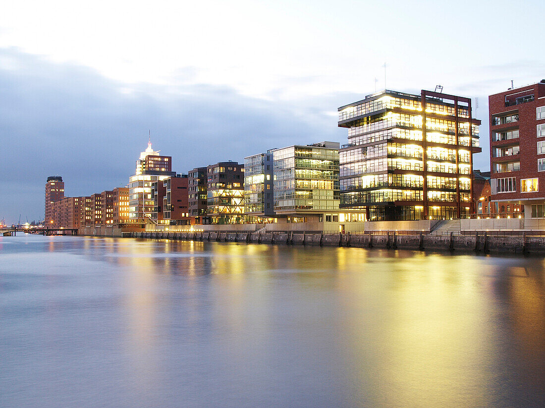 Blick von den Magellan Terrassen in Richtung Sandtorkai, Hansestadt Hamburg, Deutschland