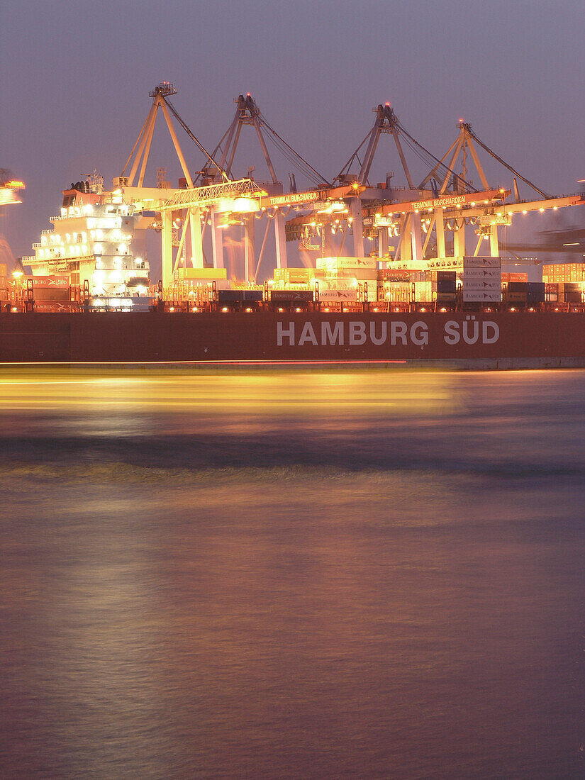 Containerschiff im Hafen, Hansestadt Hamburg, Deutschland