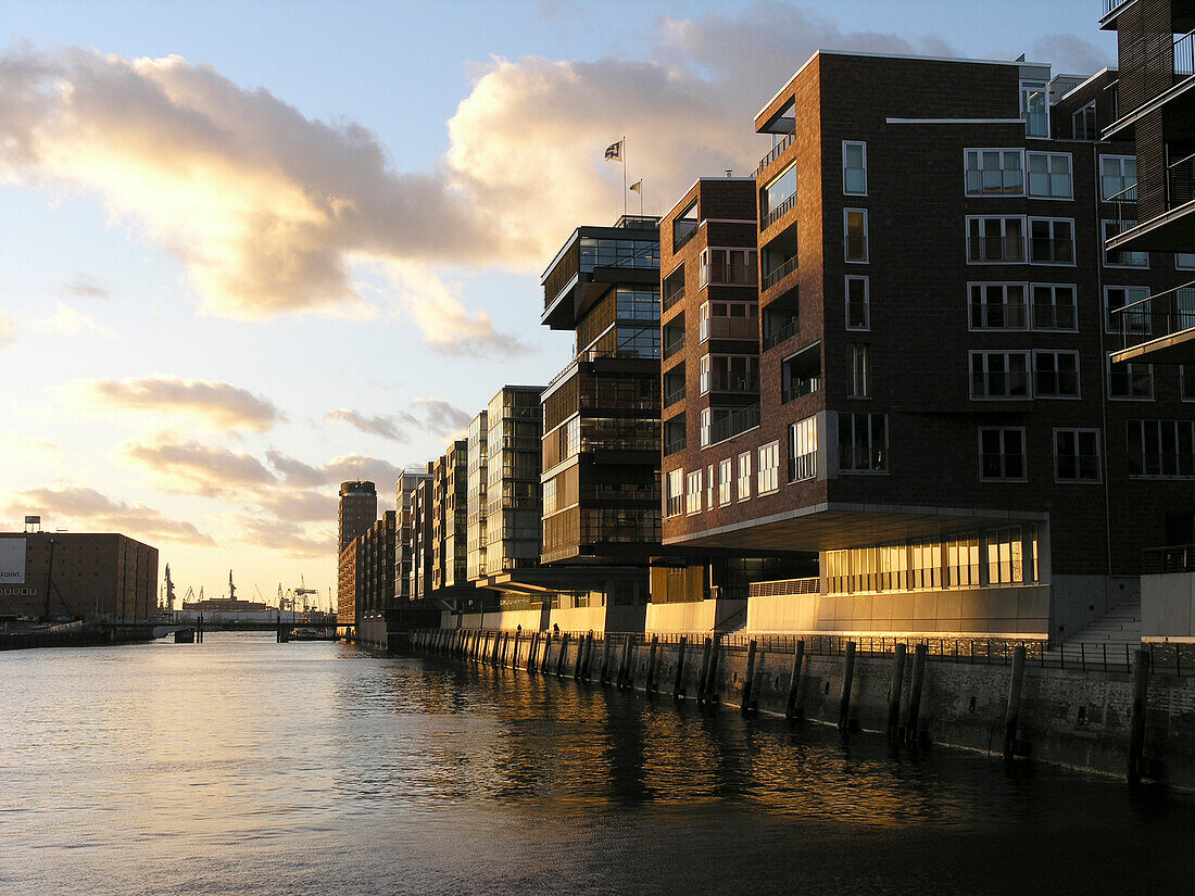 Büro und Wohngebäude in der Hafencity, Hansestadt Hamburg, Deutschland