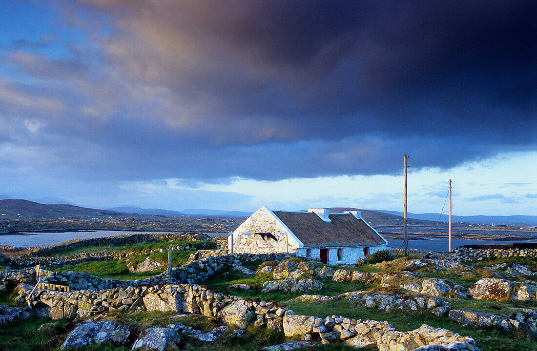 Reetgedecktes Cottage in Knock, Lettermullen peninsula, Connemara, Co. Galway, Republik Irland, Europe
