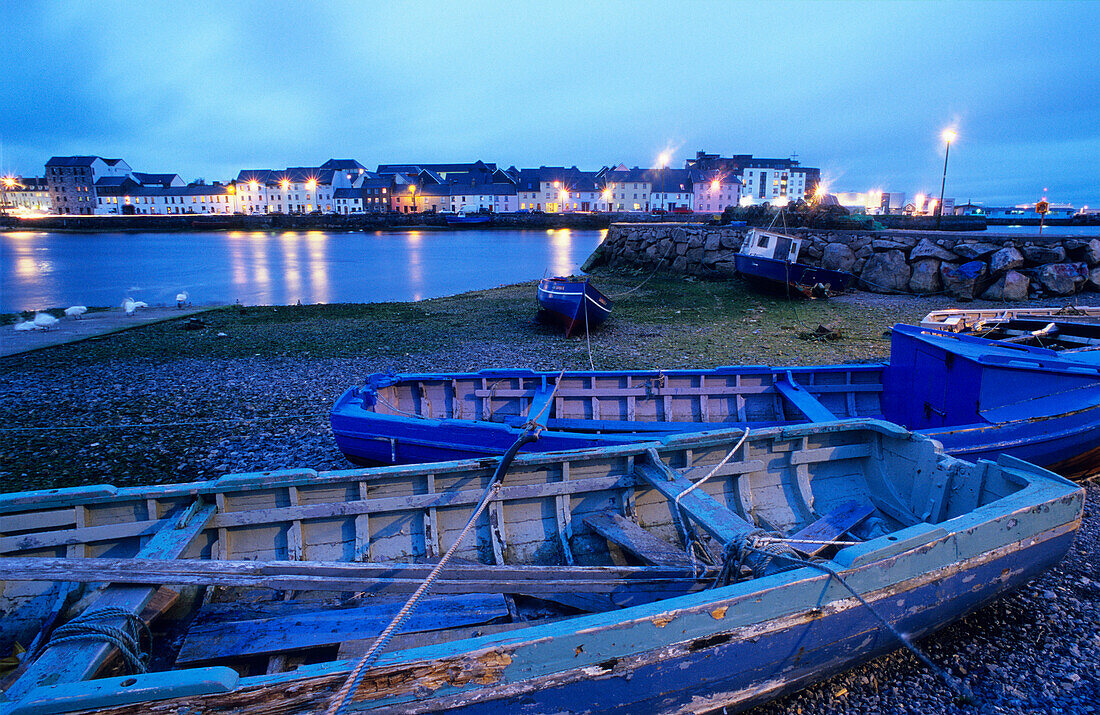 Fischerboote im Hafen, Galway, Co. Galway, Republik Irland, Europa
