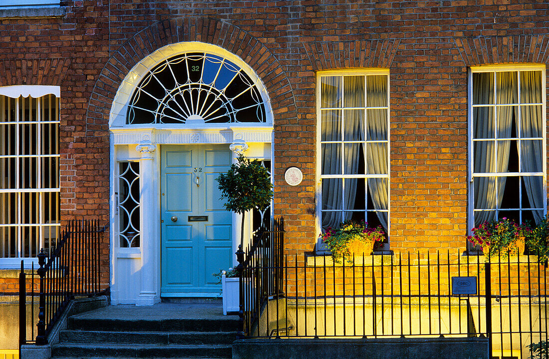 Illuminated residential house at Merrion Street Upper in the evening, Dublin, Ireland, Europe