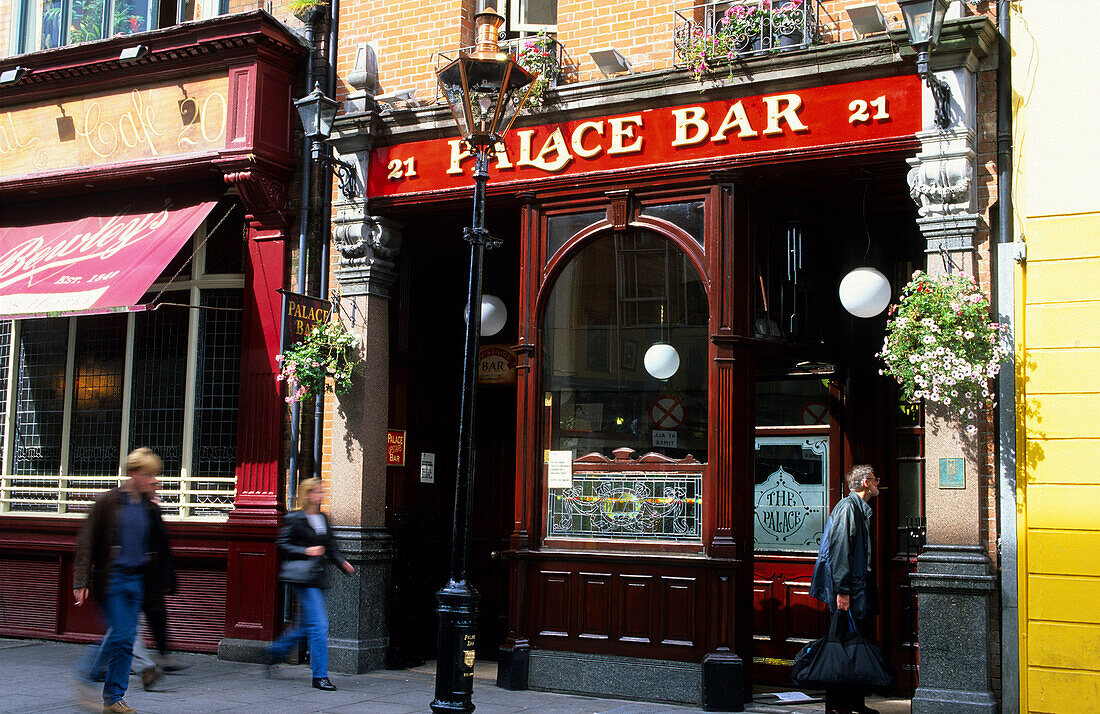 Pedestrians in front of the pub Palace Bar, Dublin, Ireland, Europe
