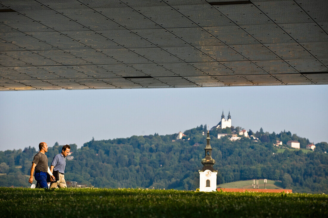 Blick vom Kunstmuseum Lentos auf Pöstlingberg, Linz, Oberösterreich, Österreich