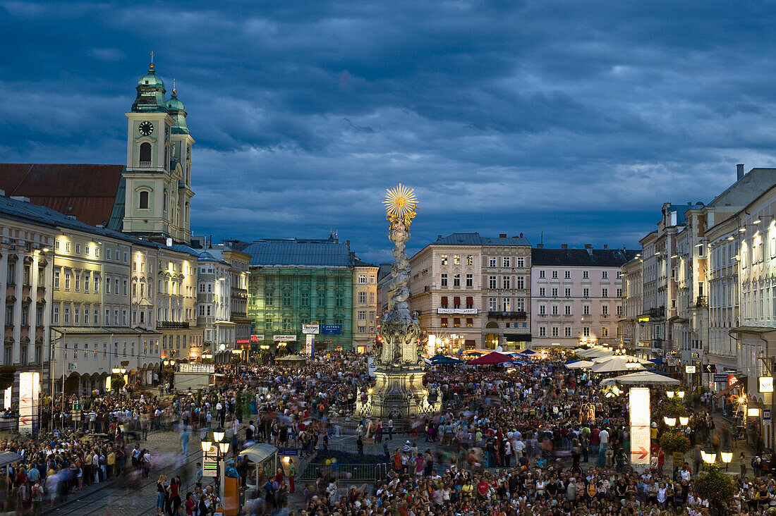 Menschenmenge beim Pflasterspektakel, Linz, Oberösterreich, Österreich