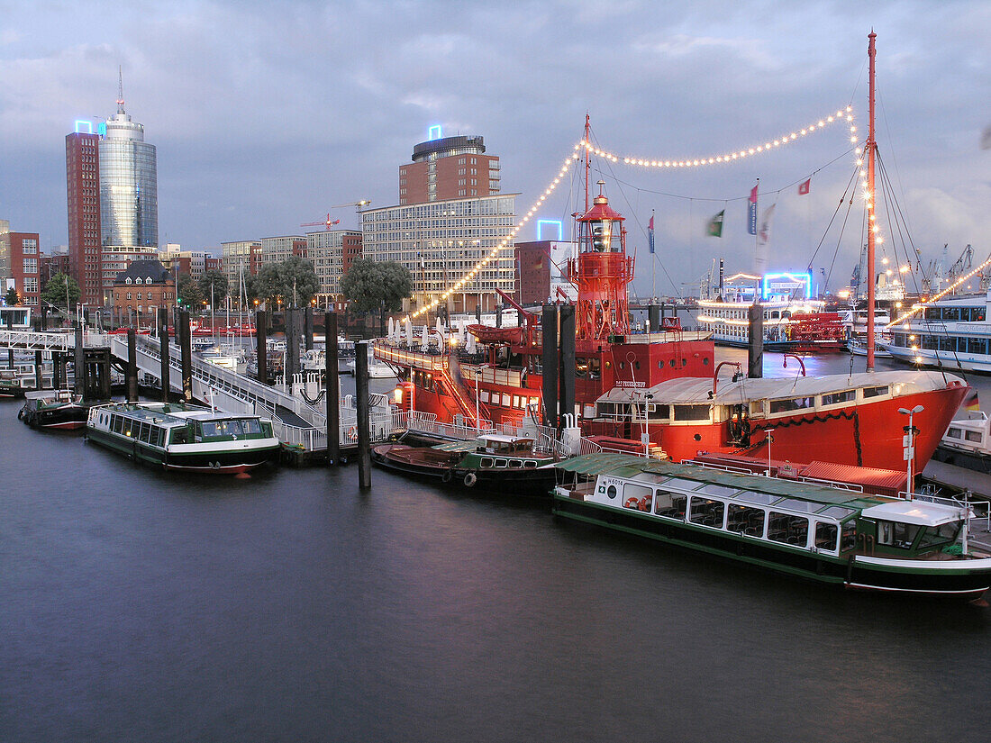 Feuerschiff im Hafen, Hamburg, Deutschland