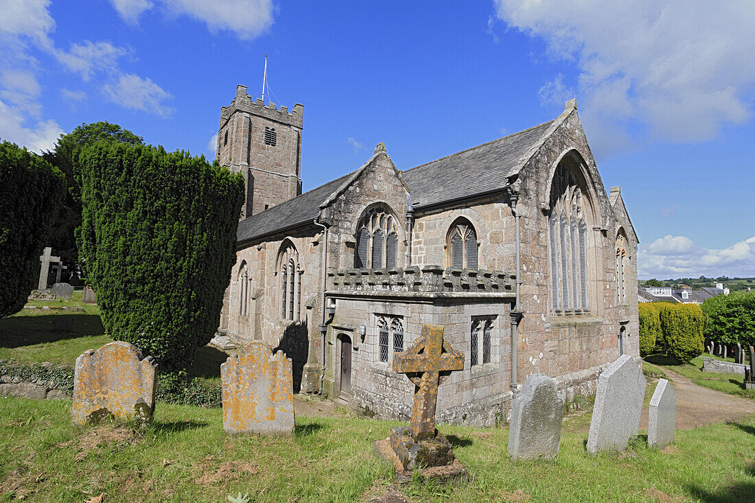 Erzengel Michael Kirche und Friedhof, Chagford, Dartmoor, Devon, England, Großbritannien