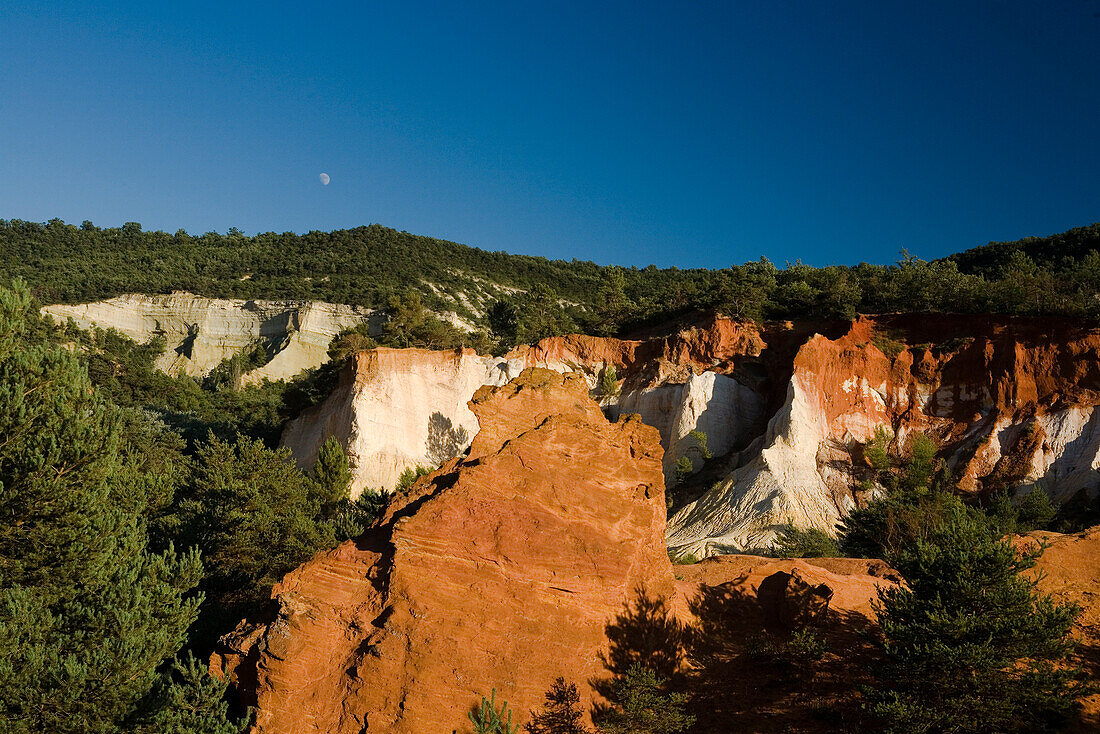 Colorado Provencal, rocks of ochre under a blue sky, Rustrel, Vaucluse, Provence, France