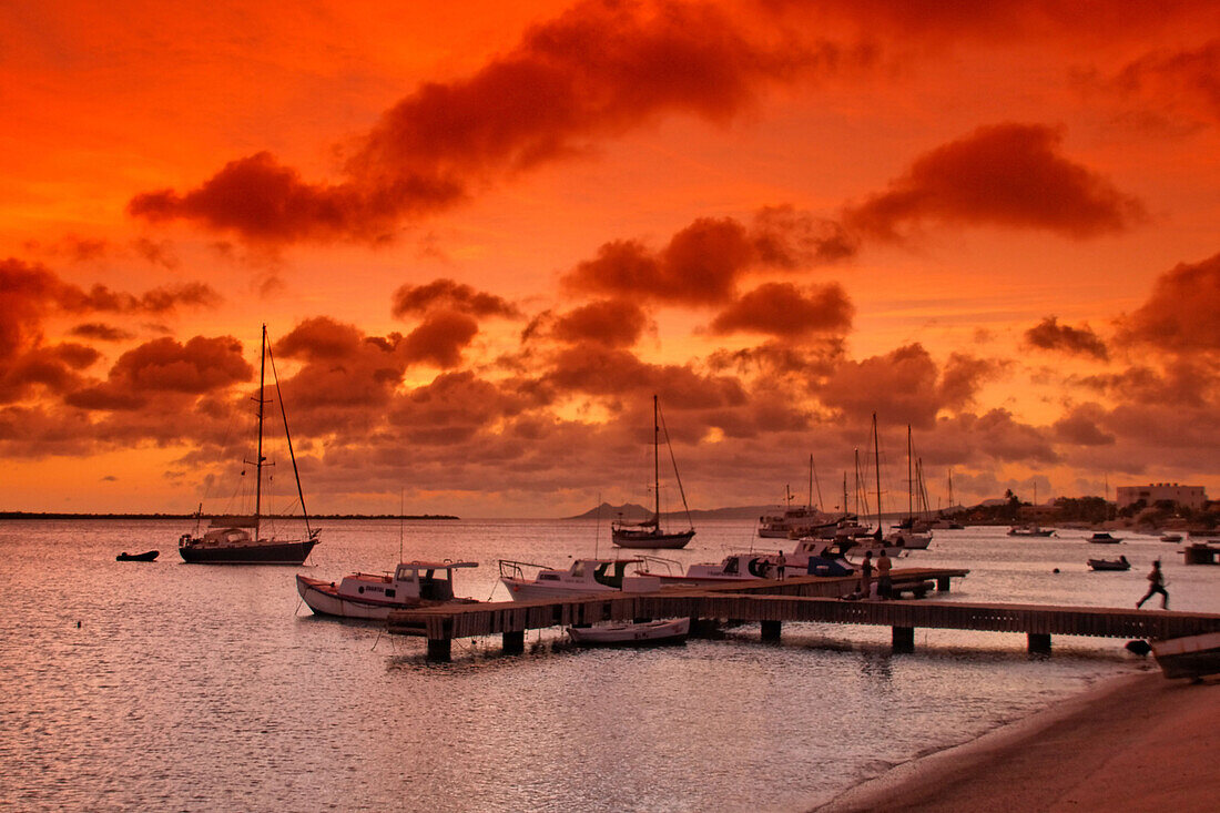 Karibik, Niederländische Antillen, Bonaire, Kralendijk, Sonnenuntergang, Boote