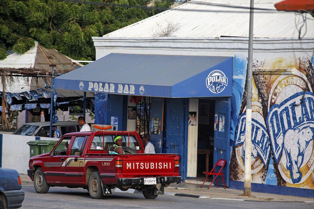 Karibik, Niederländische Antillen, Bonaire, Polar Bar, Menschen