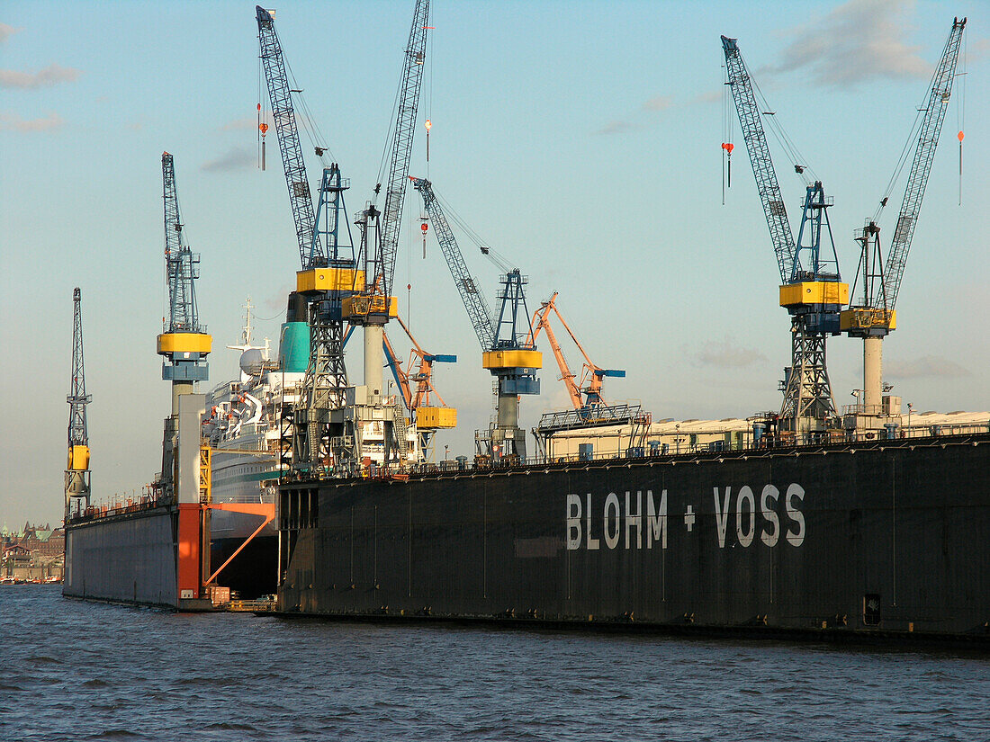 Cranes at the shipyard at harbour, Hanseatic City of Hamburg, Germany