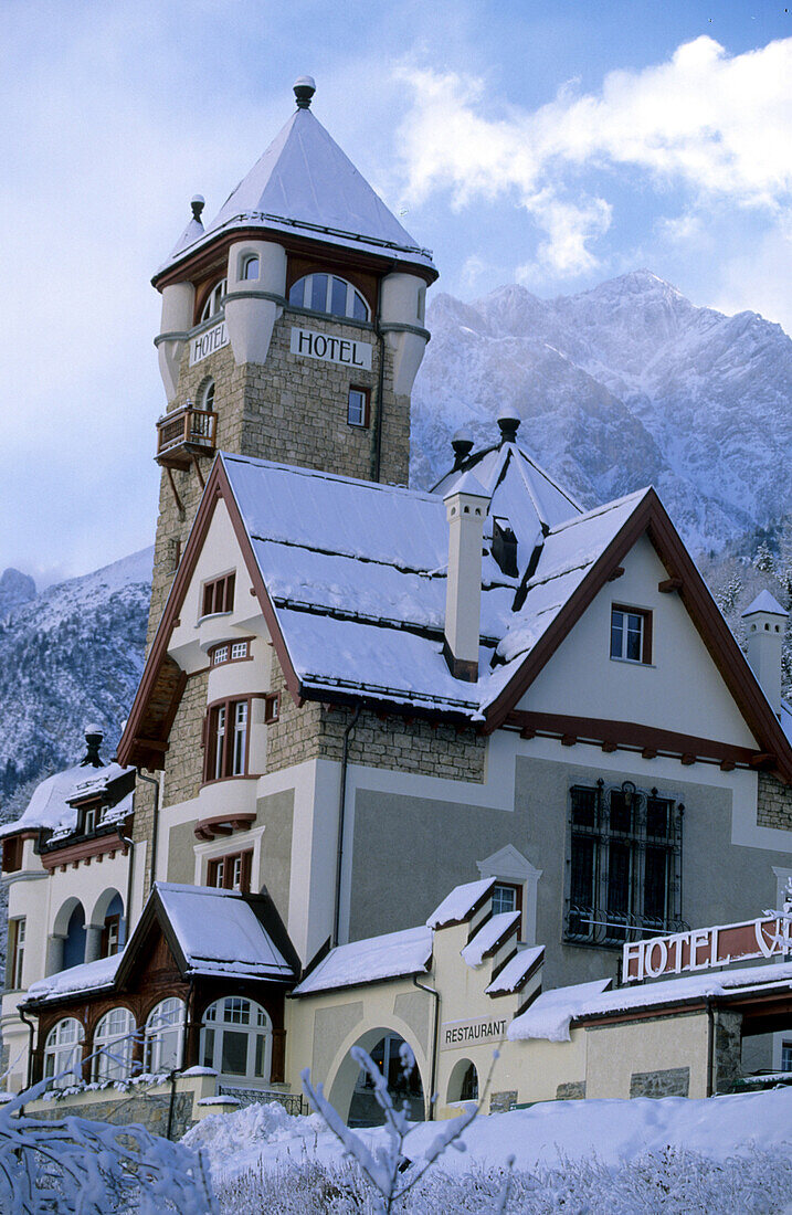 Hotel im Dorf Vulpera nahe Schuls, Unterengadin, Engadin, Schweiz