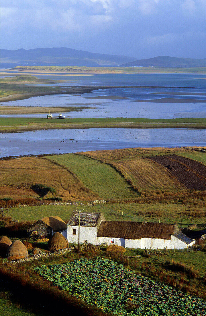 Europe, Great Britain, Ireland, Co. Donegal, cottage in Gortahork