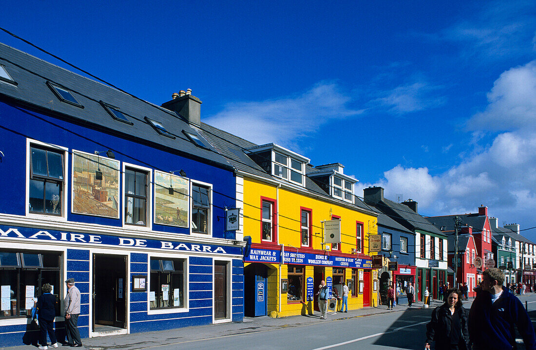 Europe, Great Britain, Ireland, Co. Kerry, Dingle peninsula, painted houses in Dingle