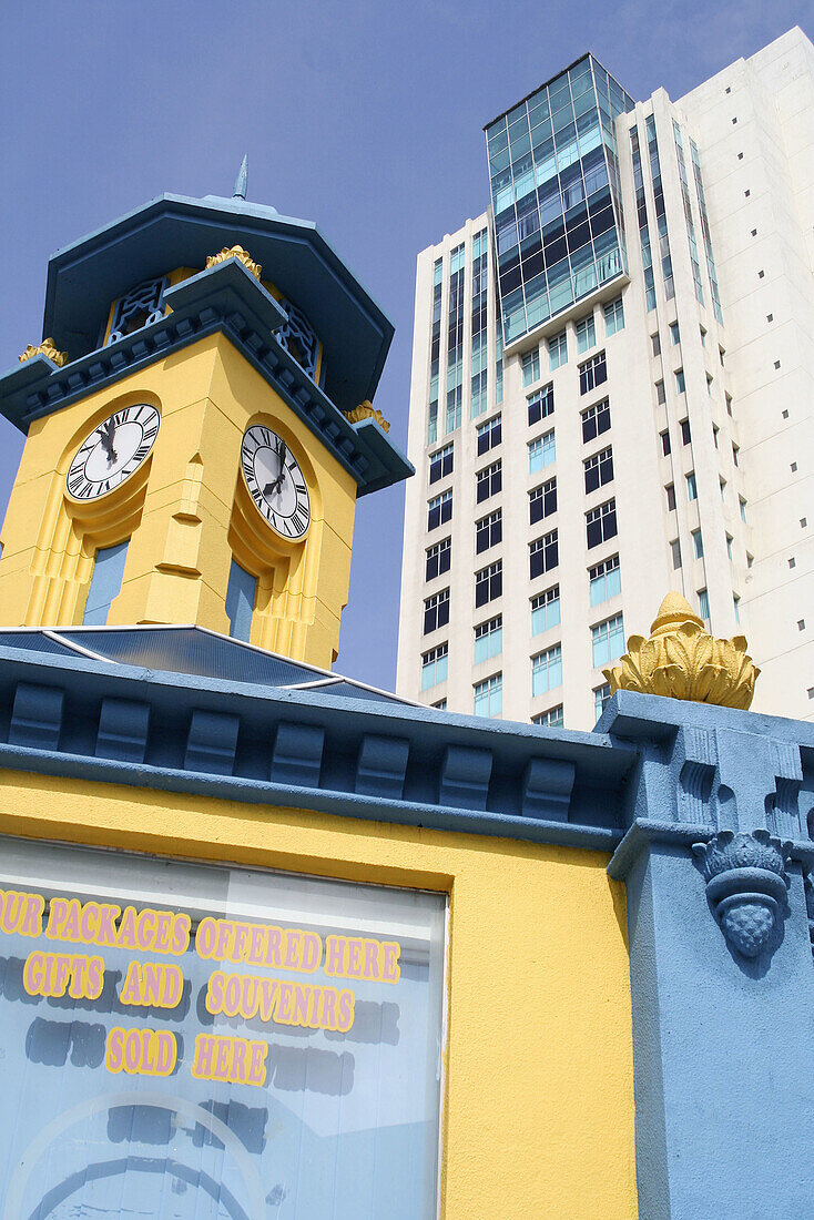 Clock tower with tourist service center, near Shah Alam Mosque, Klang, Selangor, Malaysia, Asia