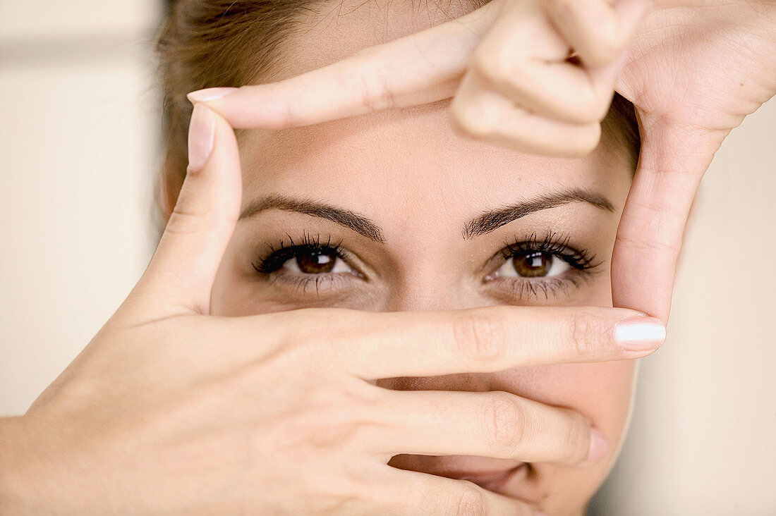 Frau mit braunen Augen, Portrait-Ausschnitt