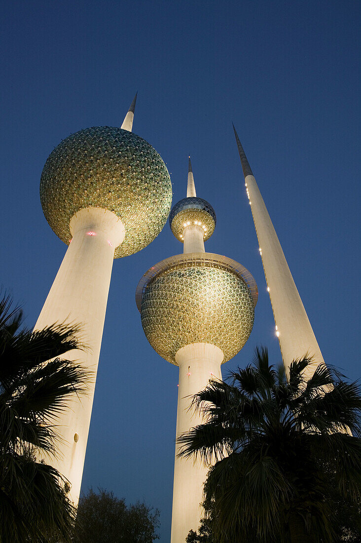 KUWAIT-Kuwait City: Kuwait Towers (b.1979) - Symbol of Kuwait - Evening