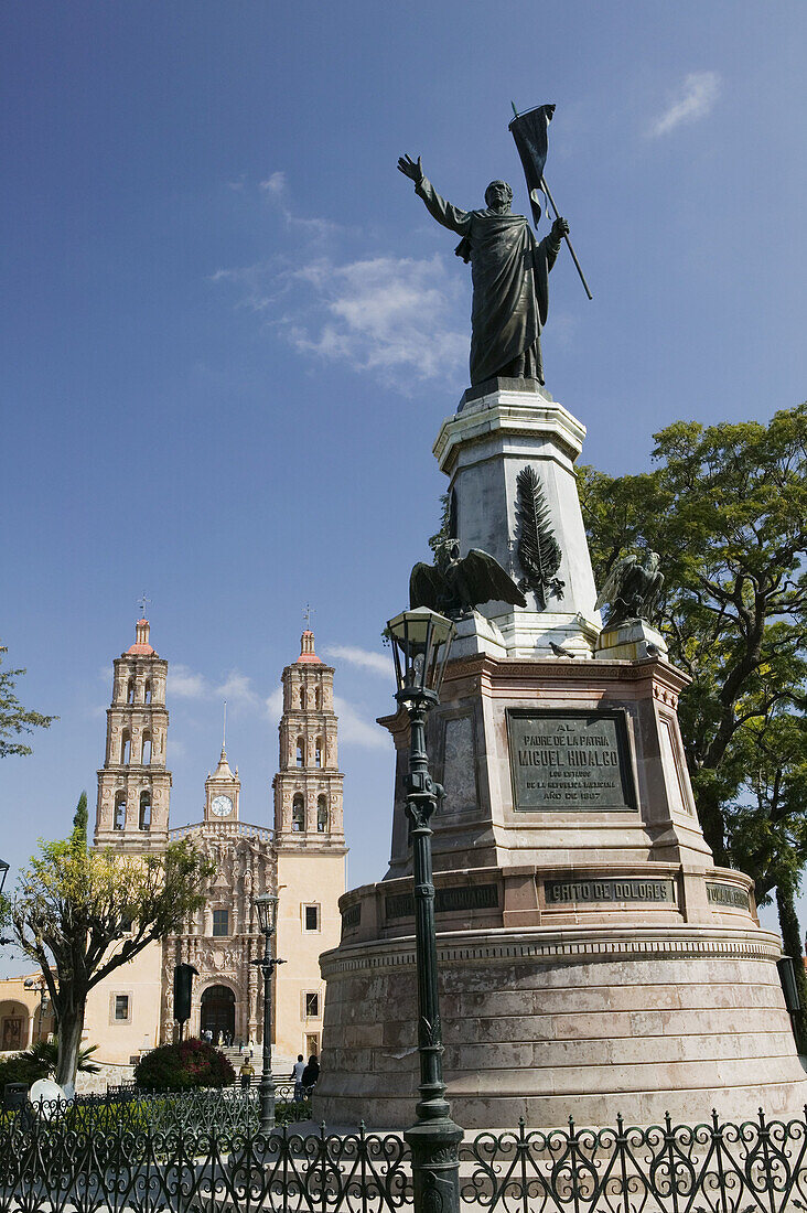 MEXICO-Guanajuato State-Delores Hidalgo: Town where the Mexican War Independence from Spain started on September 16, 1810- Monument to Father Miguel Hidalgo, father of the Independence Movement