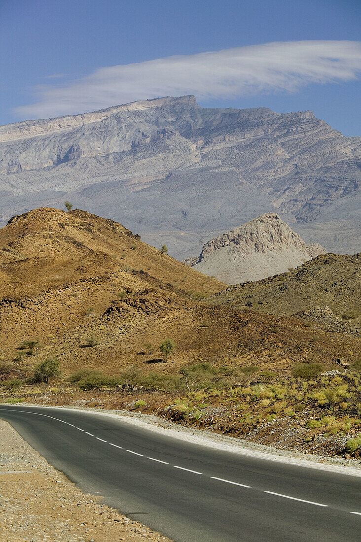 OMAN-Western Hajar Mountains: View of the Western Hajar Mountains from the Al Hamra Road
