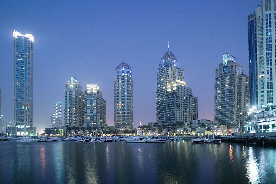 UNITED ARAB EMIRATES (UAE)-DUBAI-Dubai Marina: Highrises of the Dubai Marina / Evening