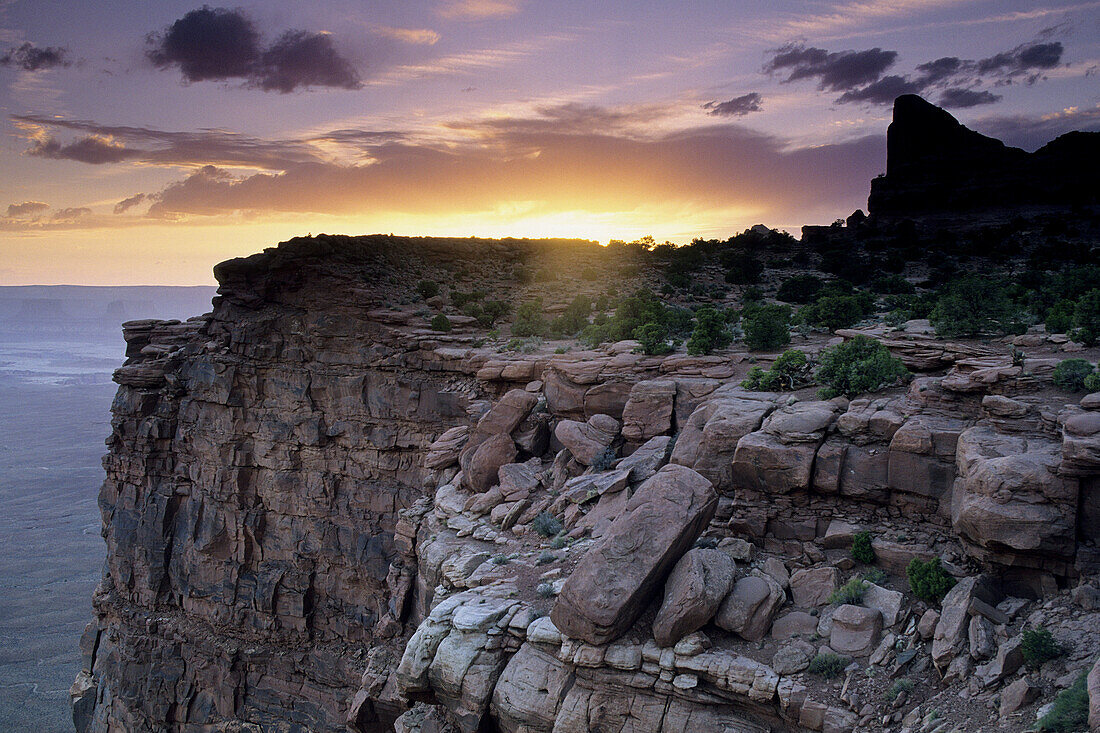 Sunset over red cliffs and mesa at Green River Overlook, Island in the Sky, Canyonlands National Park, Utah, USA