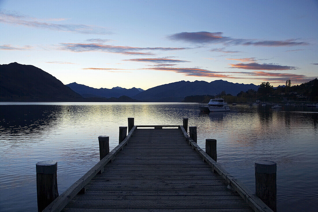 Dusk, Lake Wanaka, Otago, South Island, New Zealand