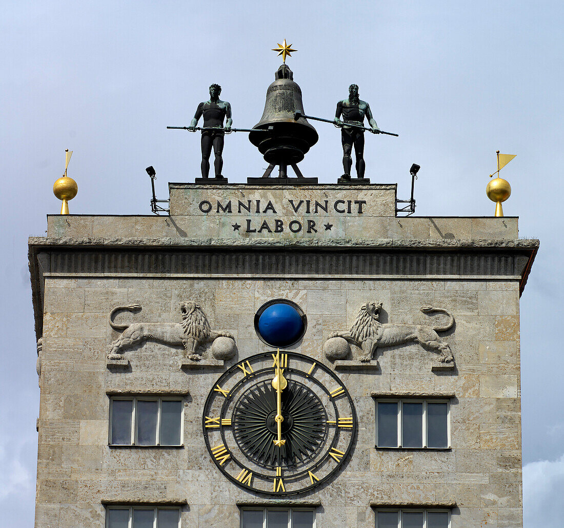 Glockenschläger, Krochhochhaus, Augustusplatz, Leipzig, Sachsen, Deutschland