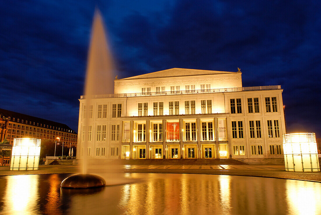 Opernhaus, Augustusplatz, Abendstimmung, Leipzig, Sachsen, Deutschland