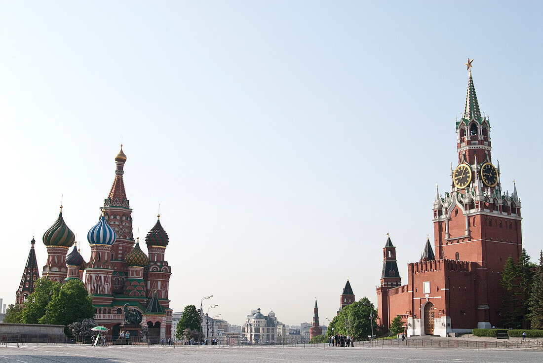 Basilius Kathedrale, Kathedrale des Basilius des Glückseligen und Spasskaja Turm, Erlöser Turm, Roter Platz, Moskau, Russland