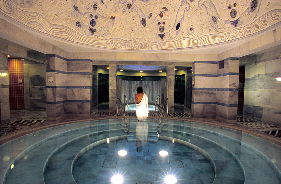 Mineral spa pool of the Roman Irish spa Baths in Scuol, Lower Engadine, Engadine, Switzerland