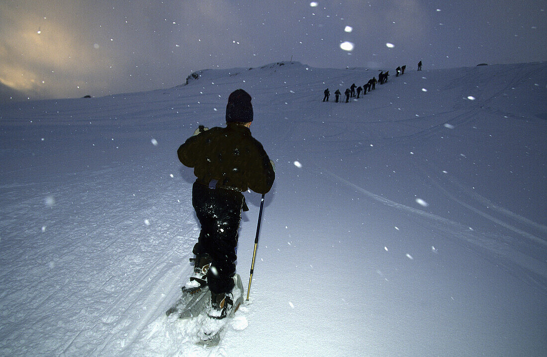 Schneeschuhwandern im Skigebiet am Motta Naluns, Sculo, Unterengadin, Engadin, Graubünden, Schweiz