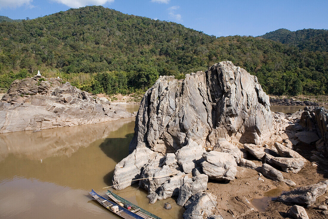 Fischerboote in Tha Souang am Ufer des Flusses Mekong, Provinz Xaignabouri, Laos