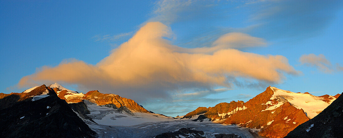 panorama in Ötztal range, clouds above Wildspitze, Mittelbergjoch and Hinterer Brunnenkogel, hut Braunschweiger Hütte, Ötztal range, Tyrol, Austria