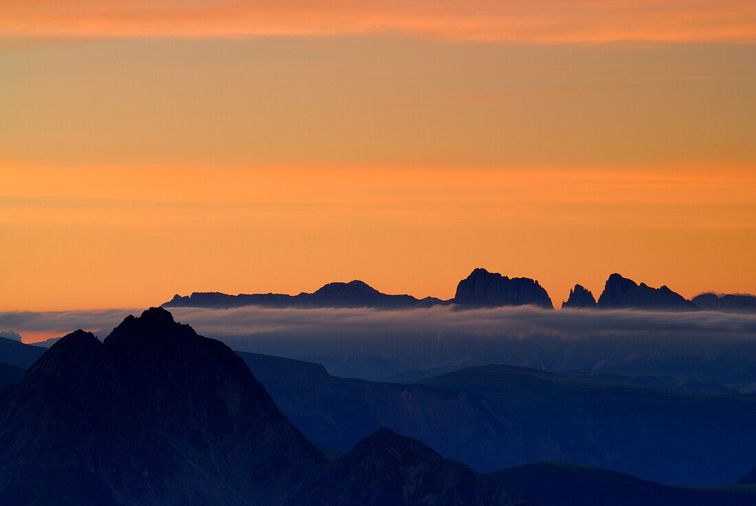 view to Dolomites with Iffinger Spitze, Piz Boe, Langkofel, Fünffingerspitze and Plattkofel, Spronser Joch, Texelgruppe range, Ötztal range, South Tyrol, Italy