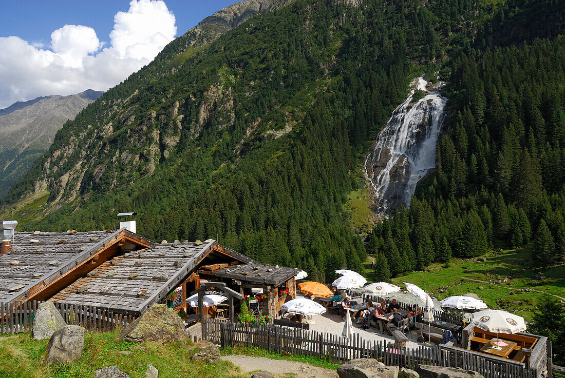 Grawa Alm mit Grawa Wasserfall, Grawaalm, Grawafall, Stubaier Alpen, Stubai, Tirol, Österreich