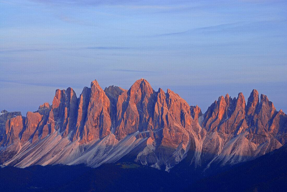 Alpenglühen an der Geislergruppe, Dolomiten, Südtirol, Italien