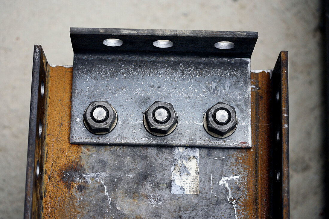 Construction steel bolted hinge