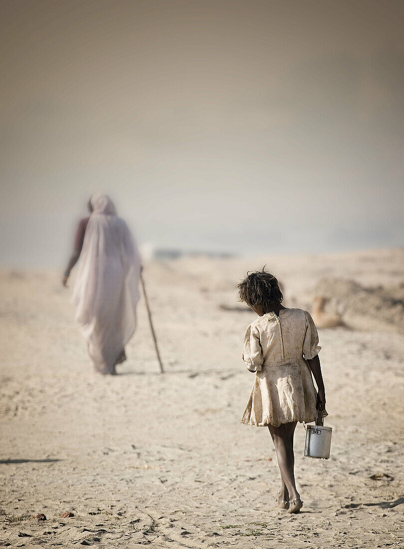 Girl carrying milk pot, Allahabad. Uttar Pradesh, India