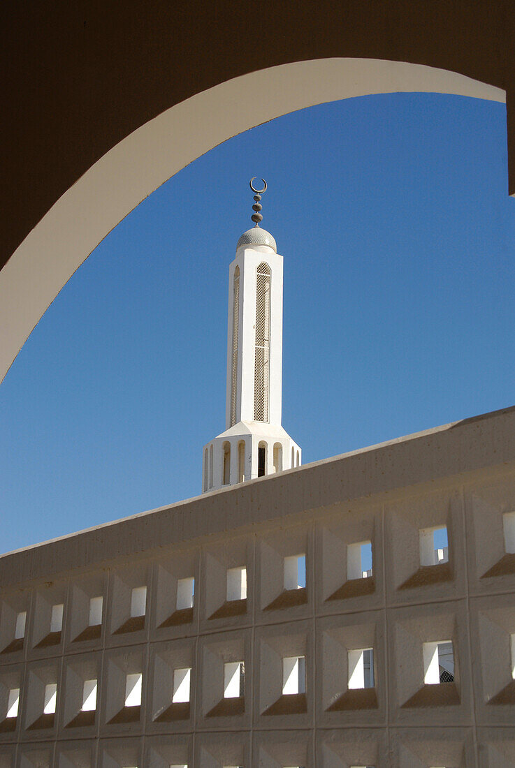 Detail einer Moschee unter blauem Himmel, Al Buraimi, Oman, Asien