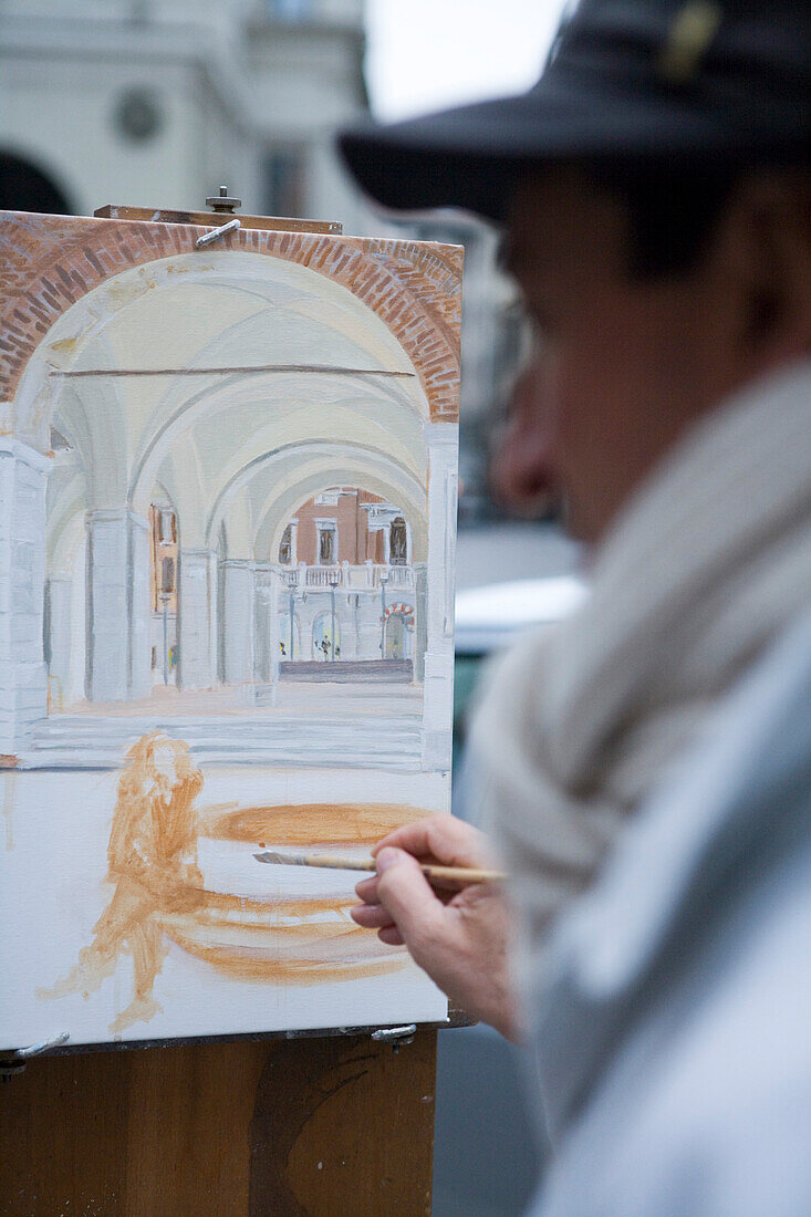 Artist Francesco Liparulo painting a Piazza scene, Treviso, Veneto, Italy