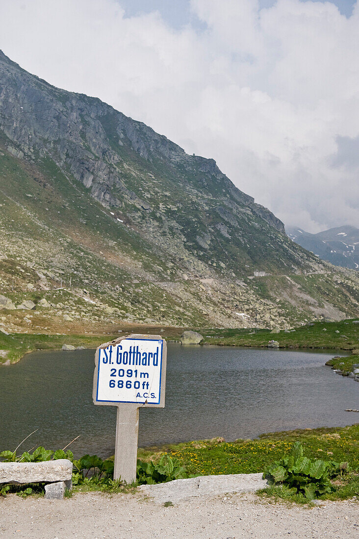 Schild am See, Berglandschaft, Kanton Uri, Schweiz