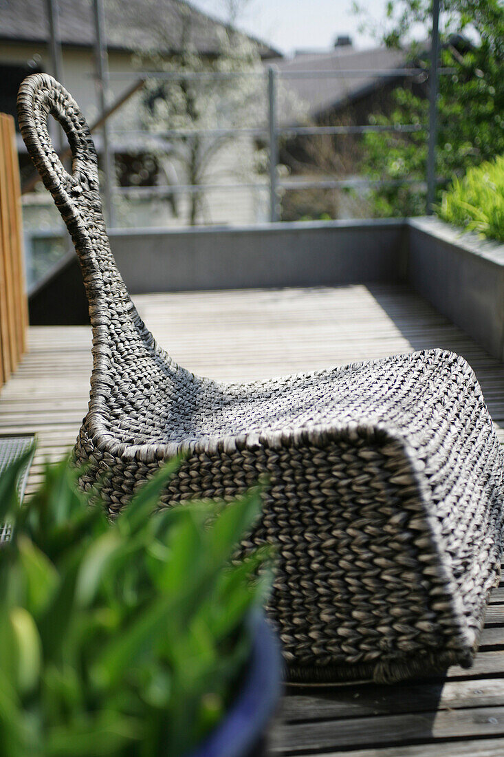 Rattanchair on a terrasse
