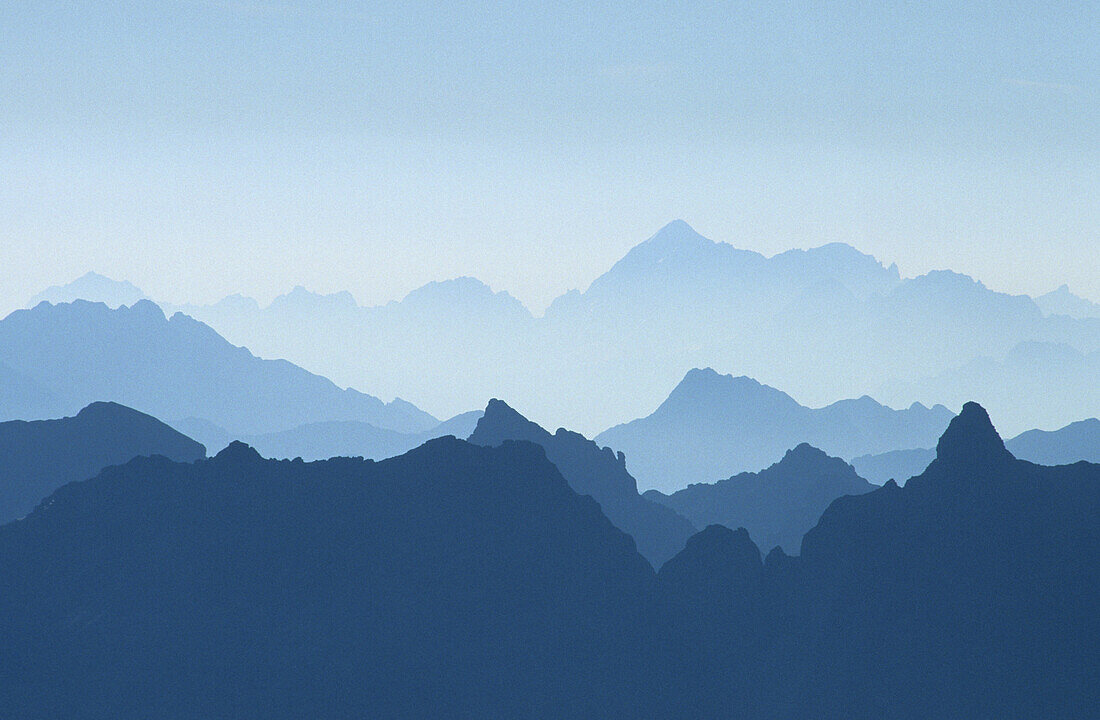 Kulissenstaffelung von der Saoseogruppe, Oberengadin, Engadin, Graubünden, Schweiz