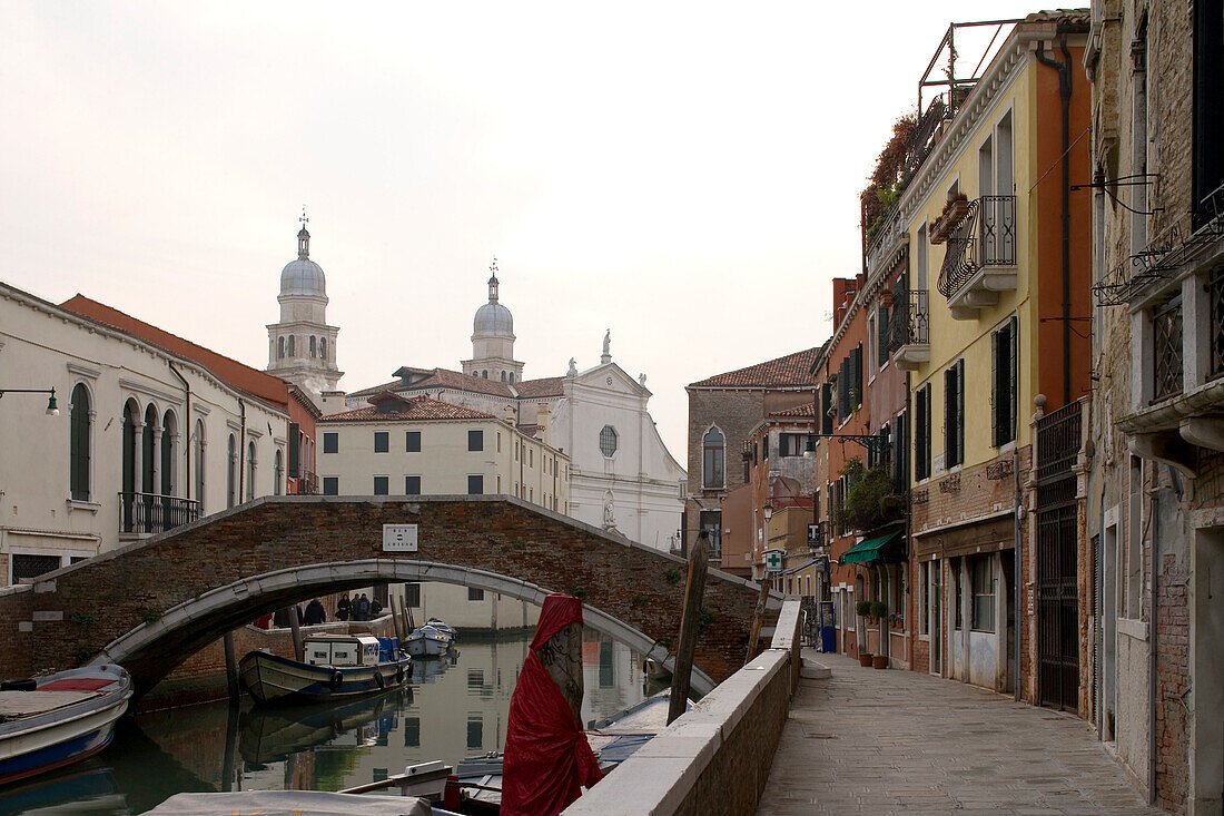 Rio de L' anzolo, im Hintergrund Chiesa di S. Raffaele, Venedig, Italien, Europa