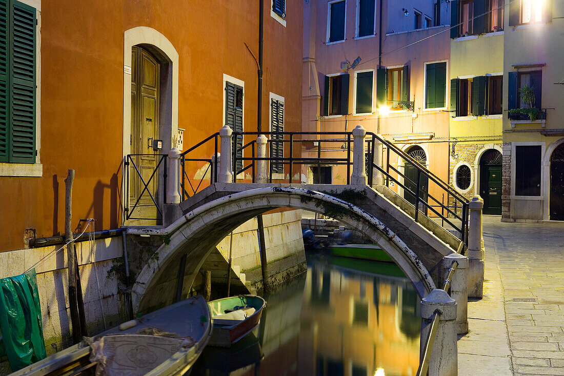 Häuser am Kanal entlang, Fondamenta dei Penini, Venedig, Italien, Europa