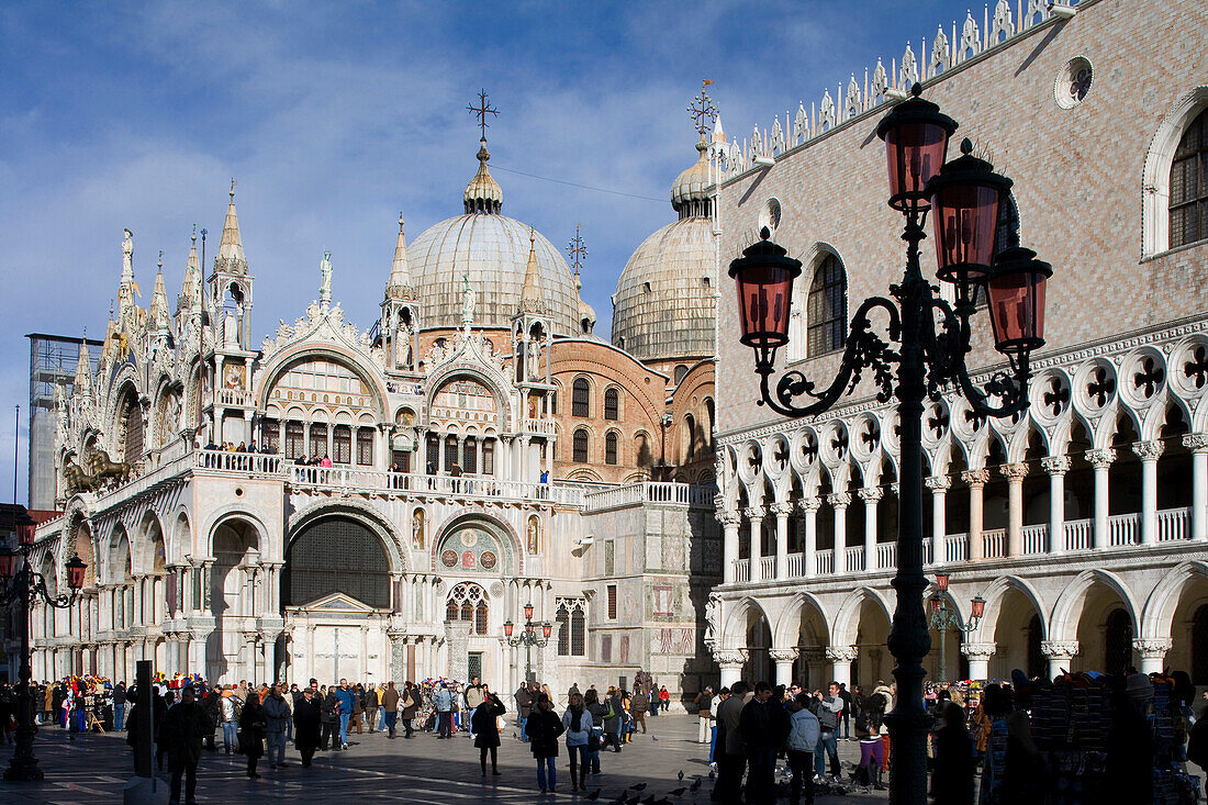 Markusplatz, Piazza San Marco, mit Markusdom, Basilica San Marco, und Dogenpalast, Palazzo Ducale, Venedig, Italien, Europa