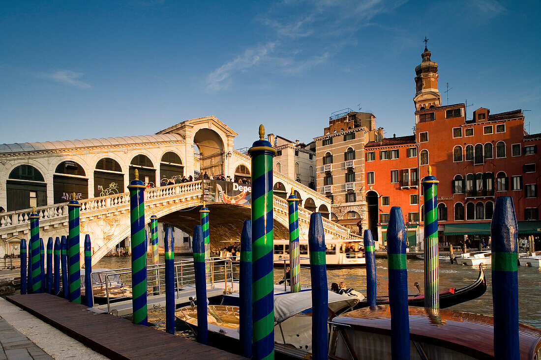 Blick auf die Rialto Brücke, Venedig, Italien, Europa