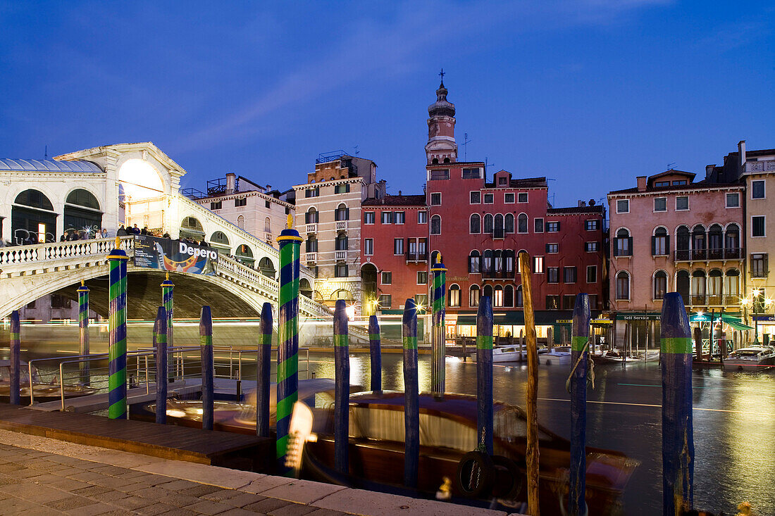 Blick auf die Rialto Brücke, Venedig, Italien, Europa