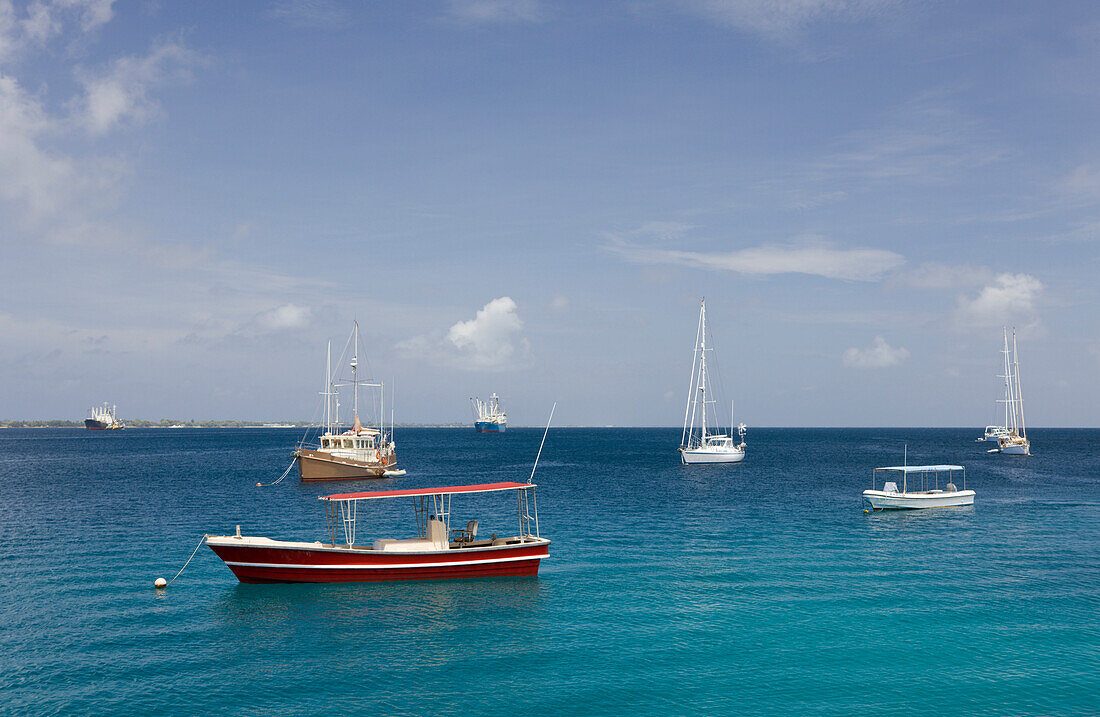 Lagune mit Booten vor Majuro, Marschallinseln, Majuro Atoll, Mikronesien, Pazifik