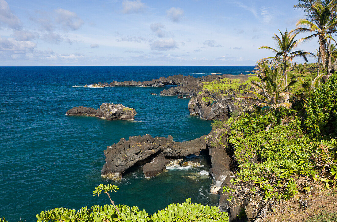 Ausblick im Waianapanapa State Park an der Strasse nach Hana, Maui, Hawaii, USA